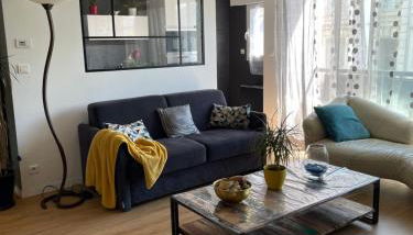 Appart spacieux 6 pers proche centre ville et gare Laval - Parking privé securisé - Photo 2