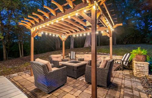 Hillside Hot Tub Hideaway! King Bed / Fire Pit - Foto 7