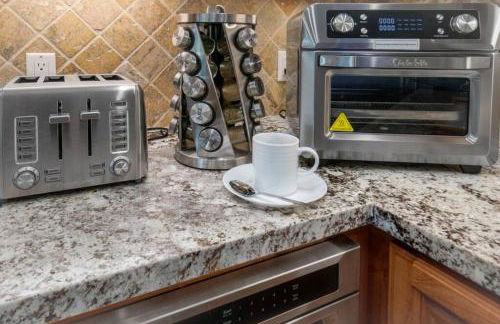 New Luxury 5BR Cabin in Pine Mountain Lake! 1 Minute to Beach! Massage Chair! Close to Yosemite! Perfect for Retreats and Escapes All Seasons! - Foto 22