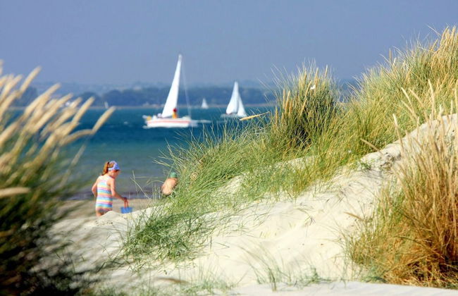 Charming Beach Getaway - Spacious 4BR Sunny Garden - Foto 39