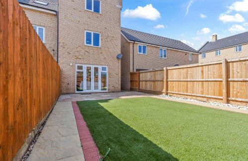 Stylish 4 Bedroom House in St Neots w Free Parking - Foto 54