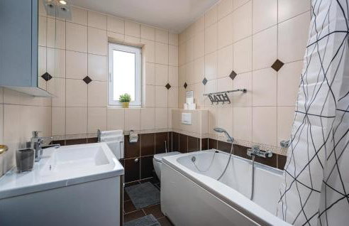 Stunning Home In Lovrecica With Wifi - Foto 26