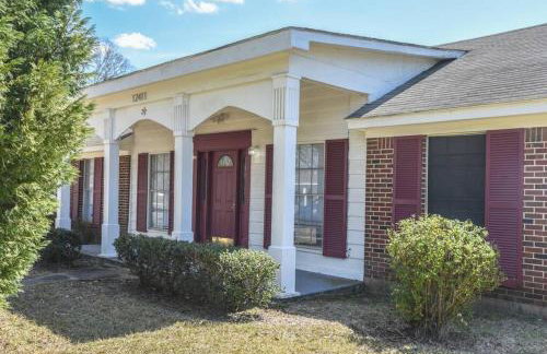 Classic Colonial Home near Main Street - Foto 7