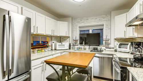 Elevator In-Unit 3-Story Condo Only 14 Mi to DC! - Foto 5