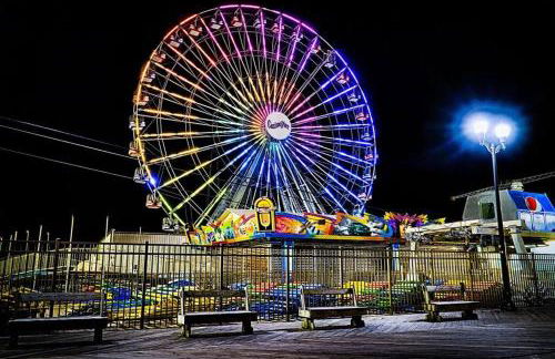 Steps From Beach & Boardwalk, Ocean Views with 5 Decks, 3 Cars - Foto 50