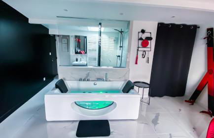 SECRET SUITE "Mr Grey" - Jacuzzi privatif - Gare RER C - Proche Paris - Foto 4