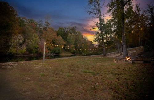 Brushy Creek Lodge - Riverfront, Hot Tub, Fire Pit - Foto 25
