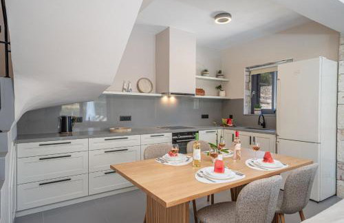 Luxury Stone Villa Aris, ideally located just a 5-minute walk from restaurants and shops - Foto 13