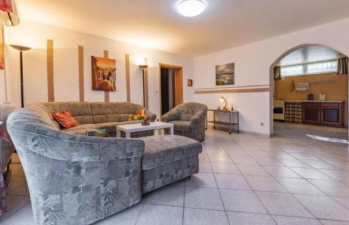 3 Bedroom Awesome Apartment In Pavicini - Photo 18