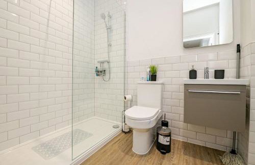 Brand New Apt - Beach Breeze Spacious 1-Bedroom Apartment with parking - sleeps 4 ppl- internet - Foto 60