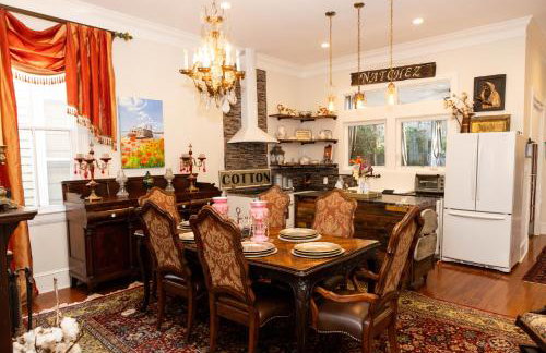 The Dollhouse - 3 Bed, 2 Bath, Walk to Downtown - Foto 12