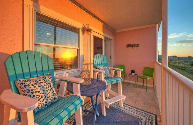 Oceanfront Condo w/ Private Balcony Pool + Tennis Bubbly Blew by Avantstay - Photo 125