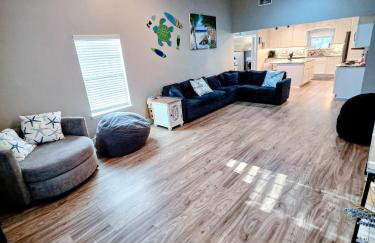 5 Mins from beach and has pool, hot tub, games, pet friendly - Foto 20