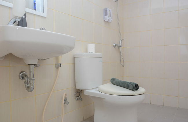 Comfy and Minimalist Studio at Amethyst Apartment - Photo 12