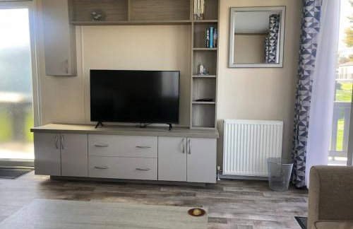 Relaxing Retreat with Hot Tub - Photo 9