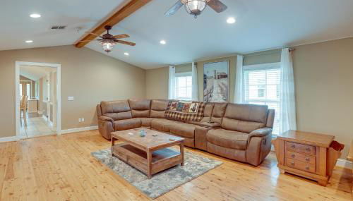 Quiet Marion Getaway with Fireplace! - Foto 5