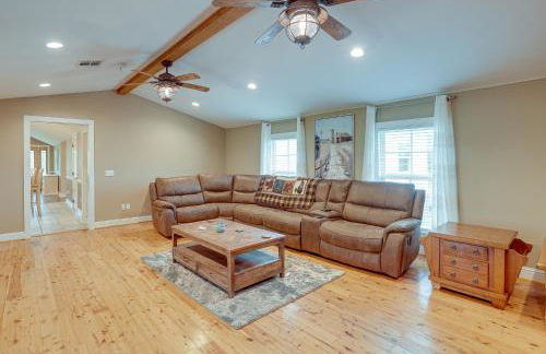 Quiet Marion Getaway with Fireplace! - Foto 5