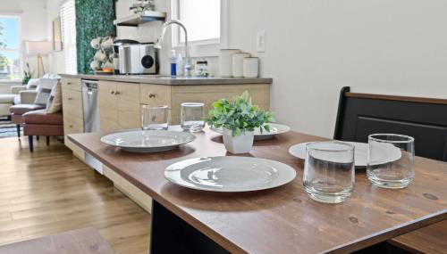 3BR 2BA Derby Home Walk to Churchill Free Parking - Foto 3