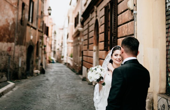 Wedding Honeymoon Photoshoot in Rome - Photo 11