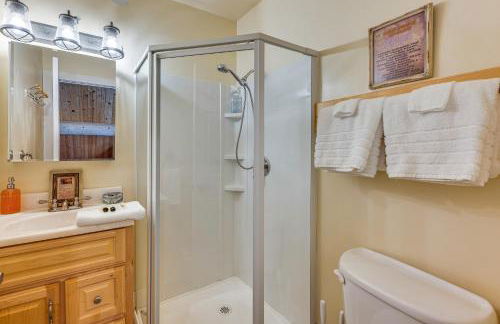 Secluded Log Cabin with Game Room and Forest Views - Foto 22