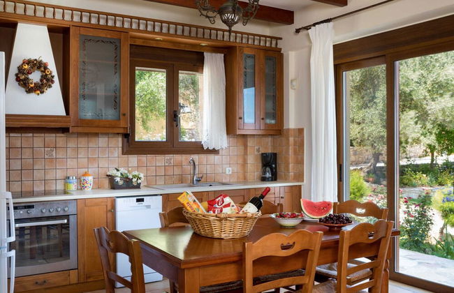 Family Friendly Villa Hermes With Private Pool - Photo 10