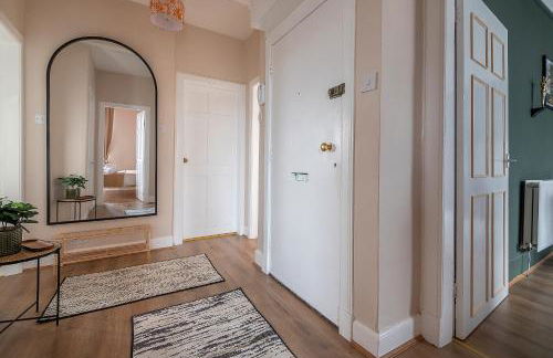 Trendy 2 Bed Flat - Near Airport - Foto 21