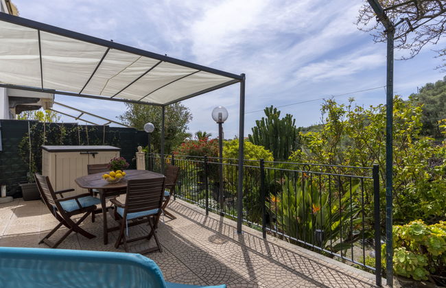 1 bedroom Apartment in San Bartolomeo al Mare with swimming pool and garden - Photo 18