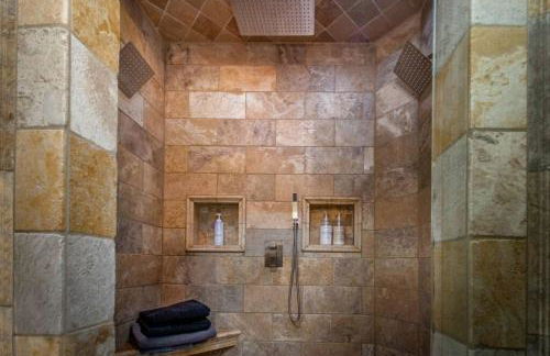 New Luxury 5BR Cabin in Pine Mountain Lake! 1 Minute to Beach! Massage Chair! Close to Yosemite! Perfect for Retreats and Escapes All Seasons! - Foto 55