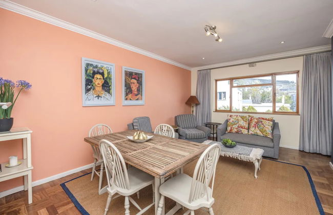 Vibrant and Safe 2 Bedroom Apartment - Photo 14