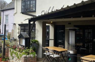 Reduced rates for this month! Beautiful cottage, 3 stories high with upstairs courtyard and set in an amazing location! The fantastic newly developed Town Mill with restaurants and craft shops on your doorstep Also only 2 minutes to the sea! , Sleeps 4 - Photo 18