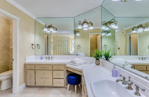 Billiards & Private Pool: Bright Clovis Home! - Foto 14