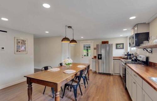 Charming Family Saratoga Home Walk to Track & Downtown - Photo 8