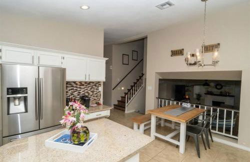 Spacious house with pool heater, hot tub, billiards - Foto 12