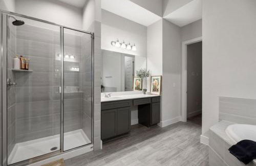 Modern and lux 4B House with Office 20 min to DT - Foto 14