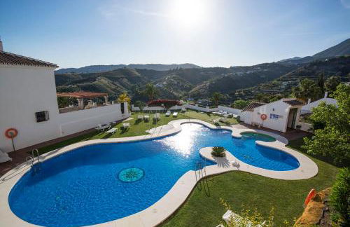 Penthouse 17A, Frigiliana 2 bedroom, Pool, Large Terrace and Amazing views in the center of Frigiliana HansOnHoliday Rentals - Photo 3