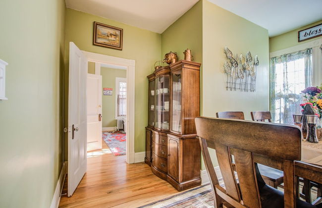 5bddowntown Victorian Charmhot Tub, Firepit - Photo 21