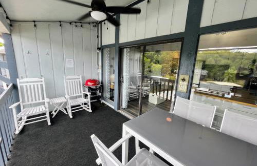 F Lakefront! Remodeled, Sleeps 4, Boat Slip, Patio, WiFi, Cable, Pool - Foto 14