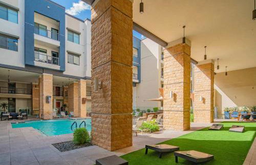 Chic Retreat Near Kierland Golf Pool Gym Washer DryerD - Foto 9