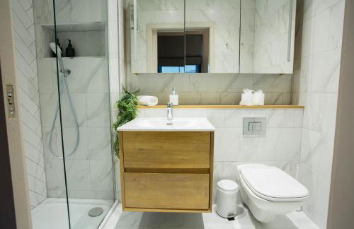 Spacious 3-Bed Retreat - Modern & Super Central - Foto 31