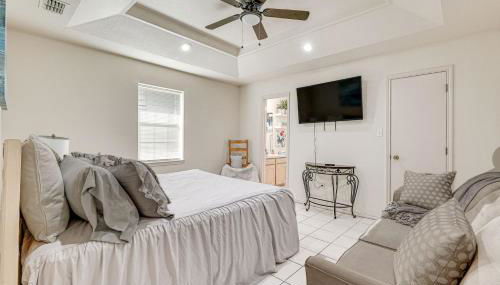 Pet-Friendly San Juan Home with Private Yard and Grill - Foto 5