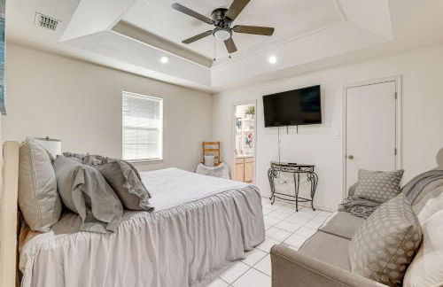 Pet-Friendly San Juan Home with Private Yard and Grill - Foto 5