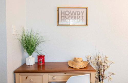 Private Upper Unit Home, Pet Friendly, Min to DT - Foto 22