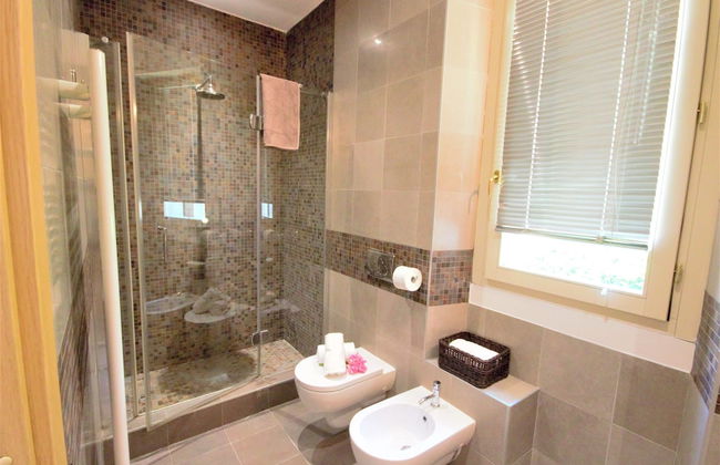 Villa Oliveto with Pool and Lake view - Photo 38