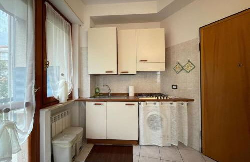 Luminoso bilocale, comfort a 300 m dal mare - Foto 4