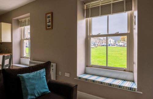 Flat 1, Literary Institute - Photo 6