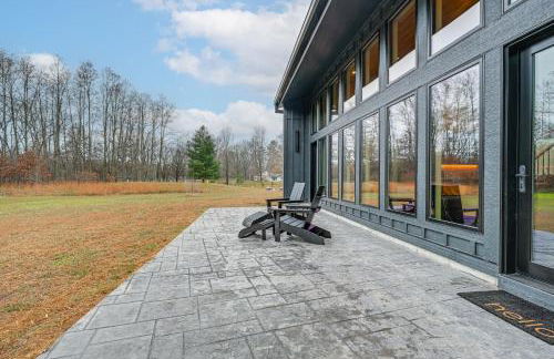 Walk to Lake! Modern Wisconsin Home with Patio - Foto 26