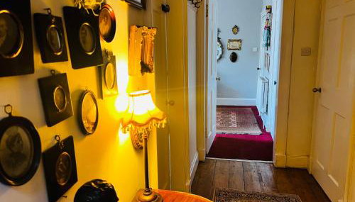 Central Apartment with parking, original art and antiques - Foto 5