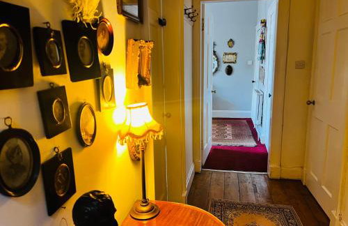 Central Apartment with parking, original art and antiques - Foto 5