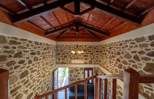 Villa & Stone House with Pool, 10 Mins to Skala Eressos Beach - Foto 16