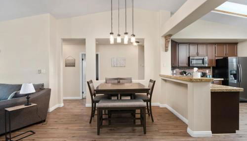 Relaxing 4BR 2BA Sleeps 8 Family Friendly - Photo 5